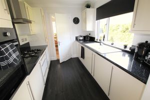 KITCHEN - click for photo gallery